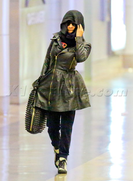 nyc Nicki Minaj lax airport scarf sunglasses teddy bear 