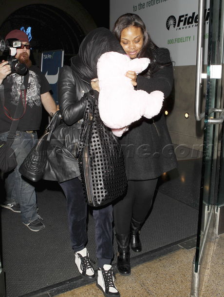 nyc Nicki Minaj lax airport scarf sunglasses teddy bear 