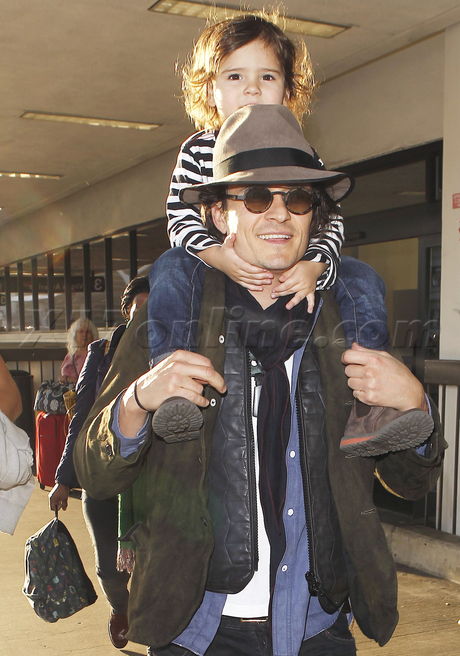 jeans Orlando Bloom  hat glasses jacket LAX 