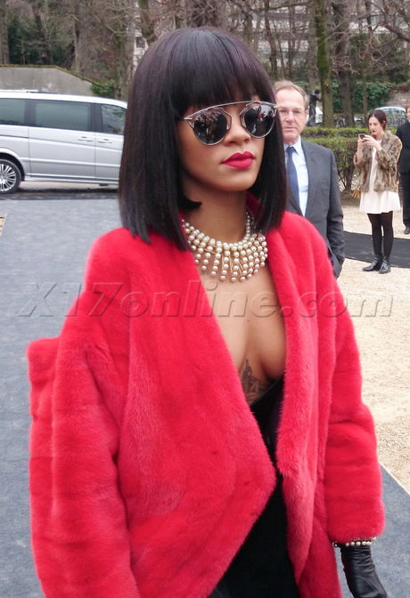 Rihanna paris fashion week sexy legs leggings 