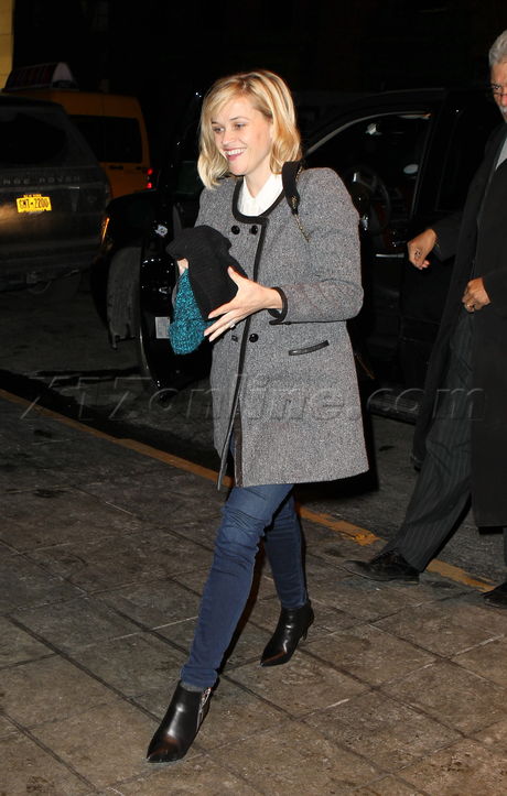 sweater Reese Witherspoon jeans jim toth baby