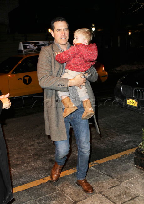 sweater Reese Witherspoon jeans jim toth baby