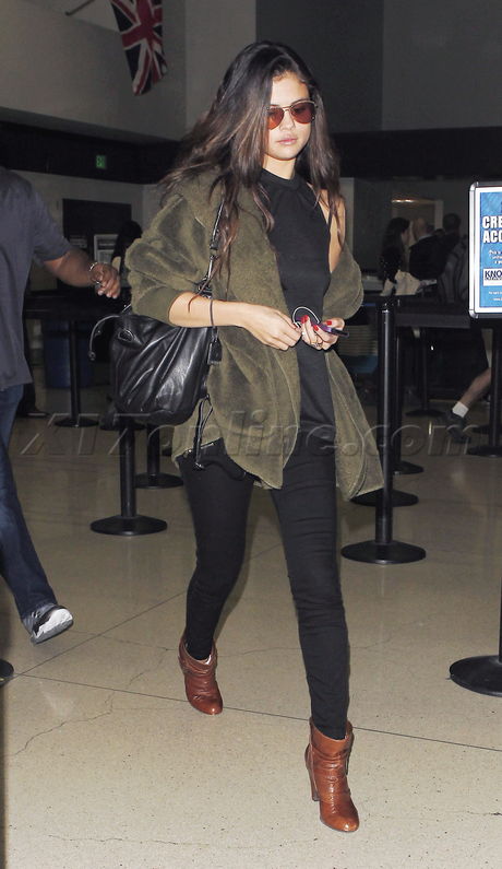 jacket purse lax airport Selena Gomez 
