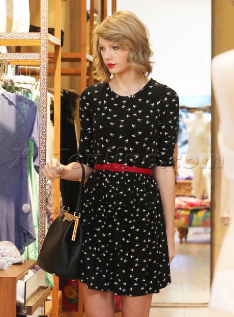 Taylor Swift blonde sunglasses dress shopping sushi roku 