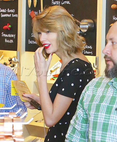 Taylor Swift blonde lipstick blouse polka dots heels sunglasses 