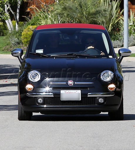Ashton Kutcher, Mila Kunis Fiat 500 Beverly Hills 