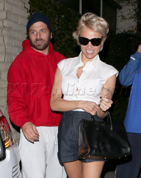 Pamela Anderson dominick's west hollywood blonde legs sunglasses dinner