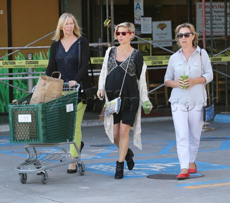 Elsa Pataky pregnant blonde sunglasses legs jewelry Pacific Coast Greens