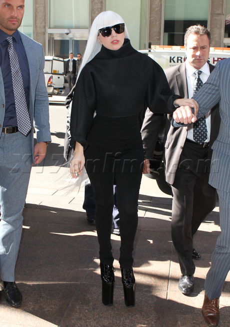 Lady Gaga sirius blonde wig singer 