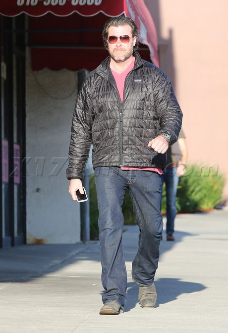 reality tv Dean McDermott jacket beard tori spelling encino