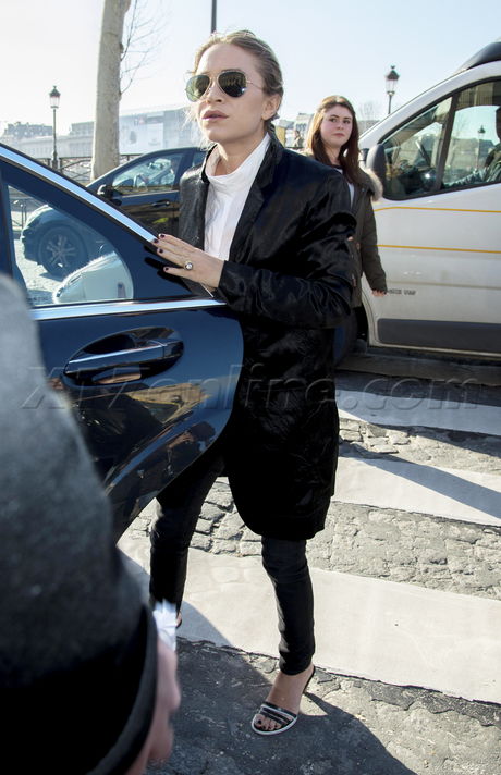 Paris fashion week france Ashley Olsen Mary-Kate Olsen Louis Vuitton 
