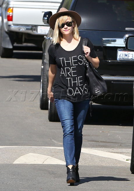 Reese Witherspoon hat blonde