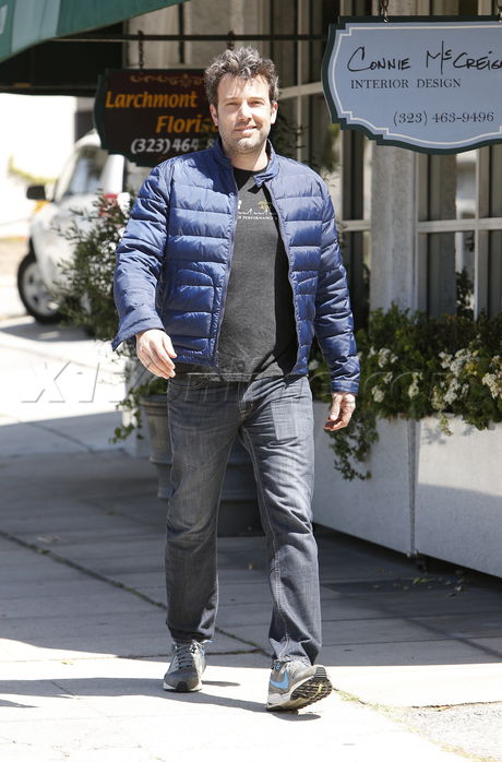 Jennifer Garner Ben Affleck larchmont jacket messy hair smile happy 