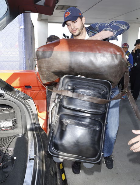 Ashton Kutcher, Mila Kunis hat plaid lax 