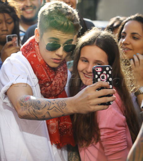 sunglasses Justin Bieber scarf tattoos tee shirt 4 seasons 
