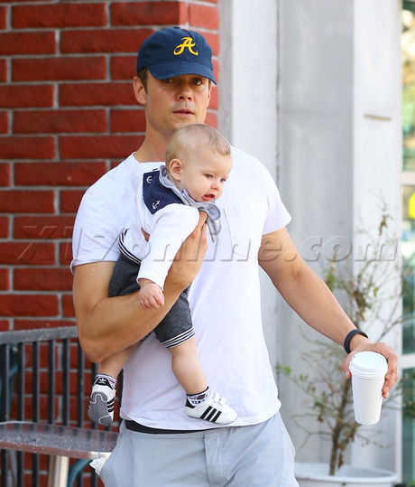 Josh Duhamel fergie son axl brentwood hat coffee 