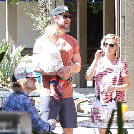 Owen Wilson Elsa Pataky Chris Hemsworth hat vitamin barn malibu 