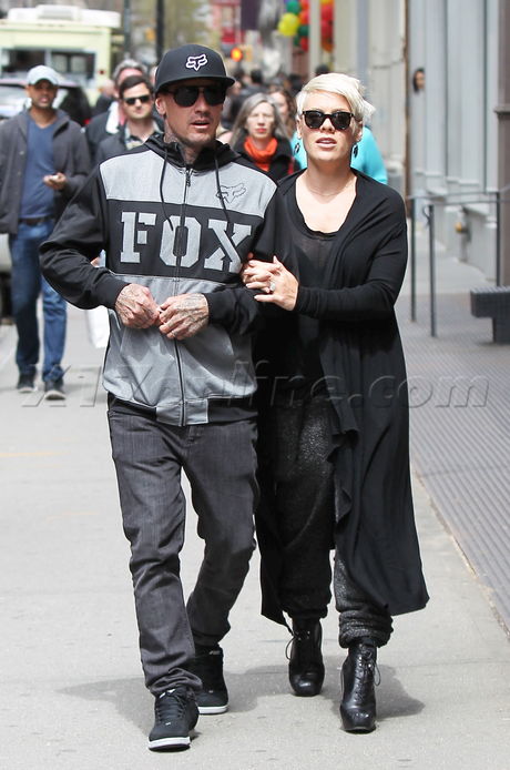 Pink  Carey Hart  tattoos shopping kissing 