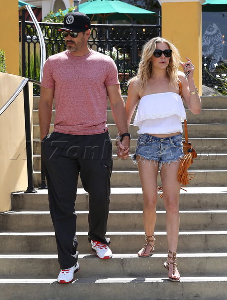 LeAnn Rimes and Eddie Cibrian tube top shorts hat kissing 