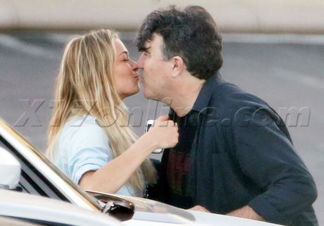 LeAnn Rimes tan hug jean shirt capitol records kiss