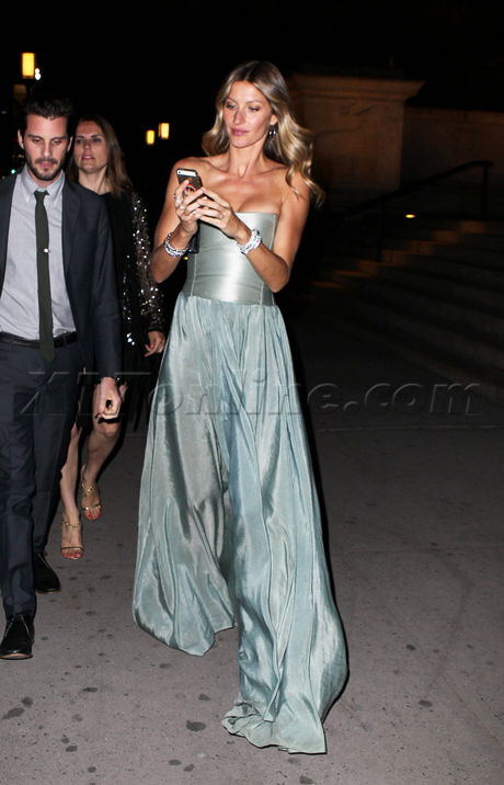 Gisele Bundchen gown model heels jewels 