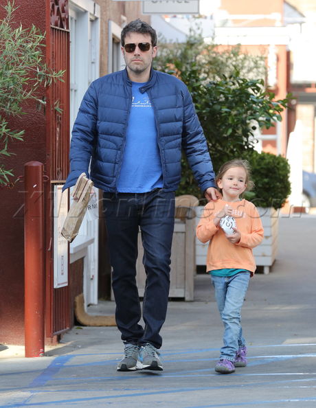 Brentwood Country Mart Ben Affleck puffy jacket daughter Seraphina 