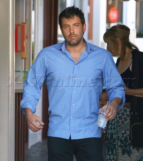 Ben Affleck  messy untucked brentwood country mart brentwood button up 