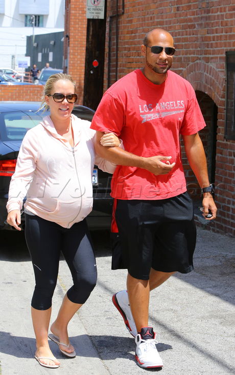 Kendra Wilkinson spandex pregnant Clementine's
