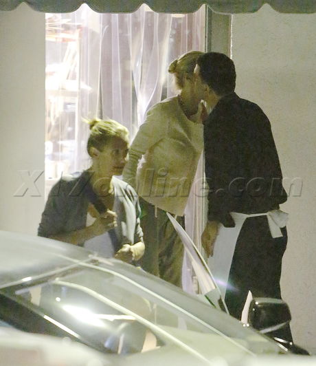 Cameron Diaz Gwyneth Paltrow giorgio baldi dinner hug santa monica chris martin 