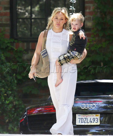 Hilary Duff Luca son dress blonde 