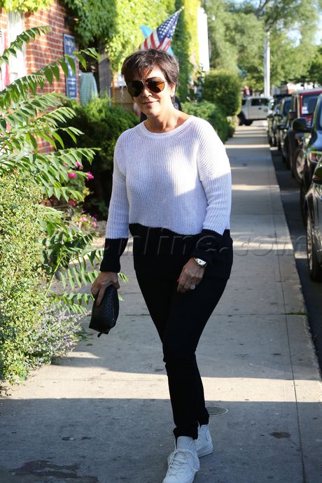 Kris Jenner, Kourtney Kardashian Hamptons black 