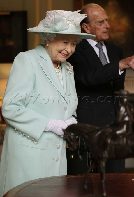 wparota royal mint green Queen Elizabeth II Hillsborough castle