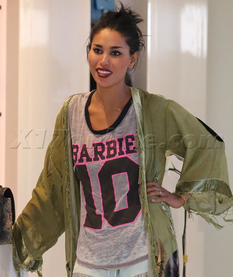 V. Stiviano shopping visor legs shorts 