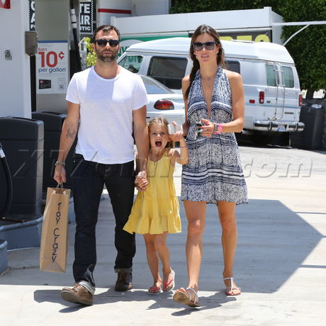 Alessandra Ambrosio tank spendex sunglasses yoga lemonade Brentwood Country Mart  