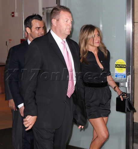 Justin Theroux Jennifer Aniston the leftovers legs sexy