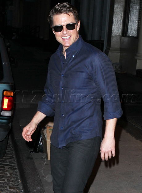 sunglasses Tom Cruise  autographs fans talk show 