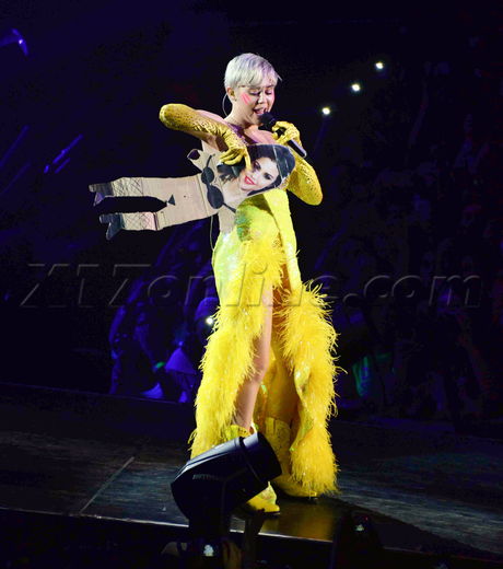 Miley Cyrus bangerz butt leotard sexy perform concert