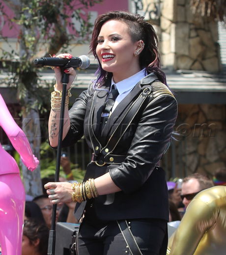  Demi Lovato  la pride parade singer 