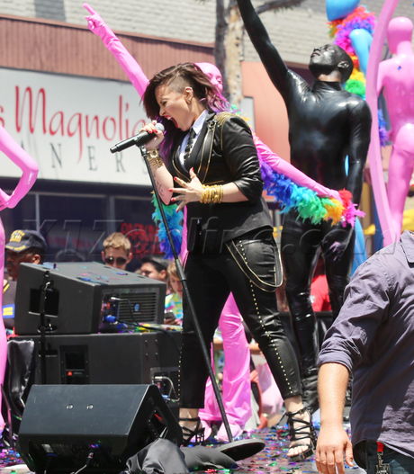  Demi Lovato  la pride parade singer 