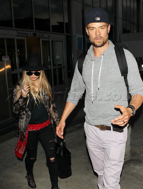 sunglasses Josh Duhamel and Fergie  sunglases hat lax 