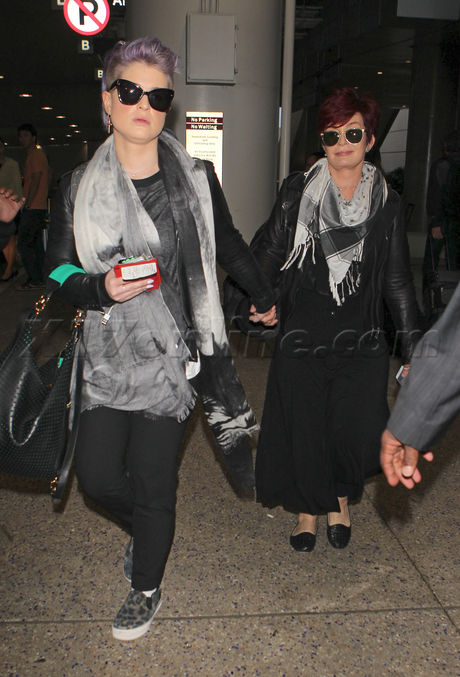 Kelly Osbourne Sharon Osbourne airport lax scarf purse