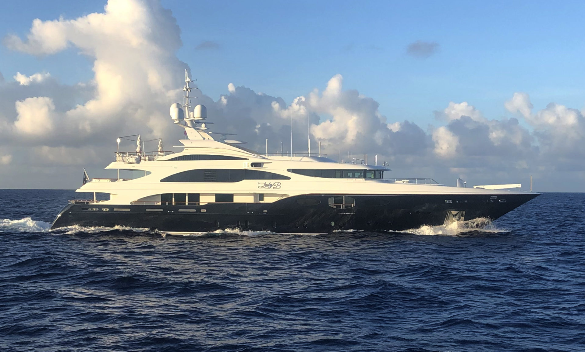 lady-b-yacht-for-sale-benetti-luxury-yacht